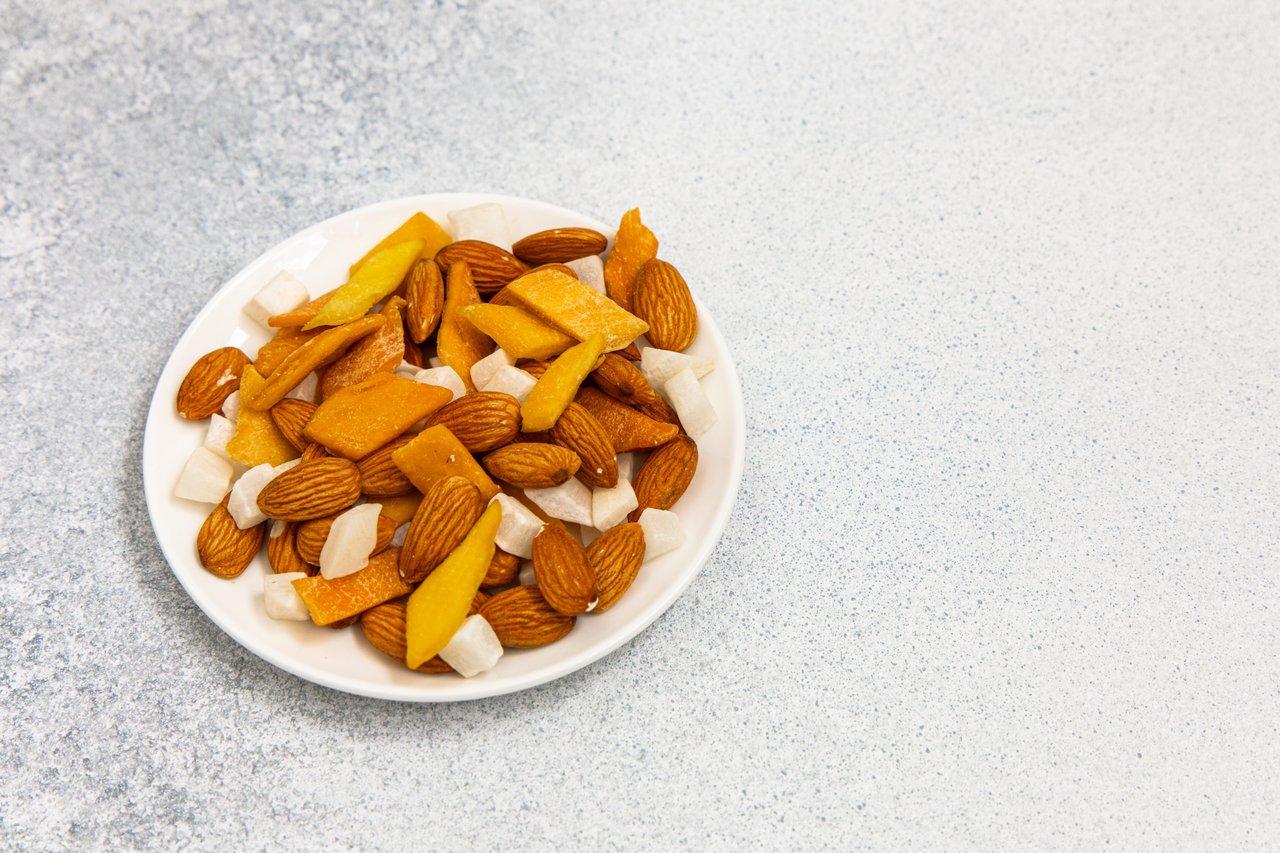 7 snacks sains à emporter au bureau pour une énergie durable