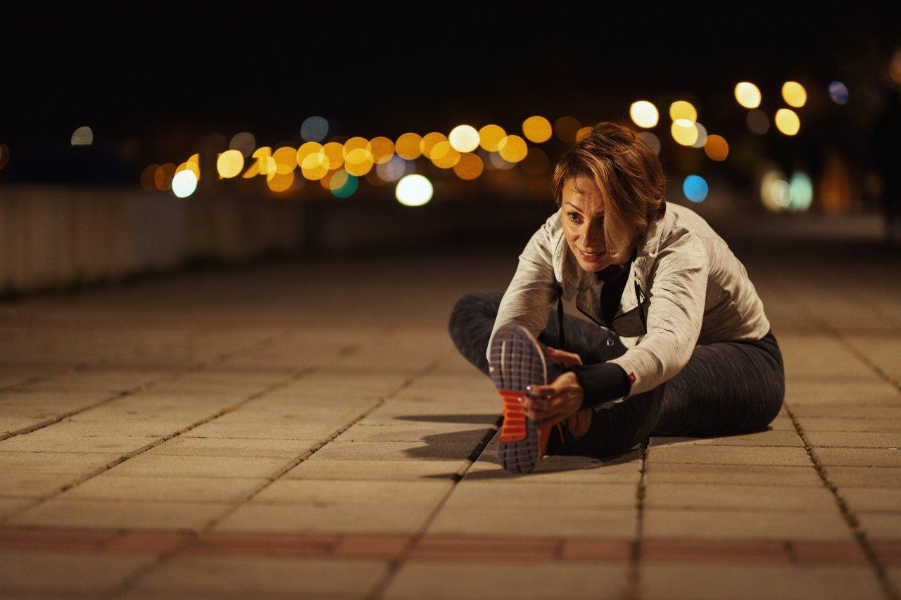 Atténuer l’anxiété nocturne en 10 minutes avec des étirements doux sans matériel