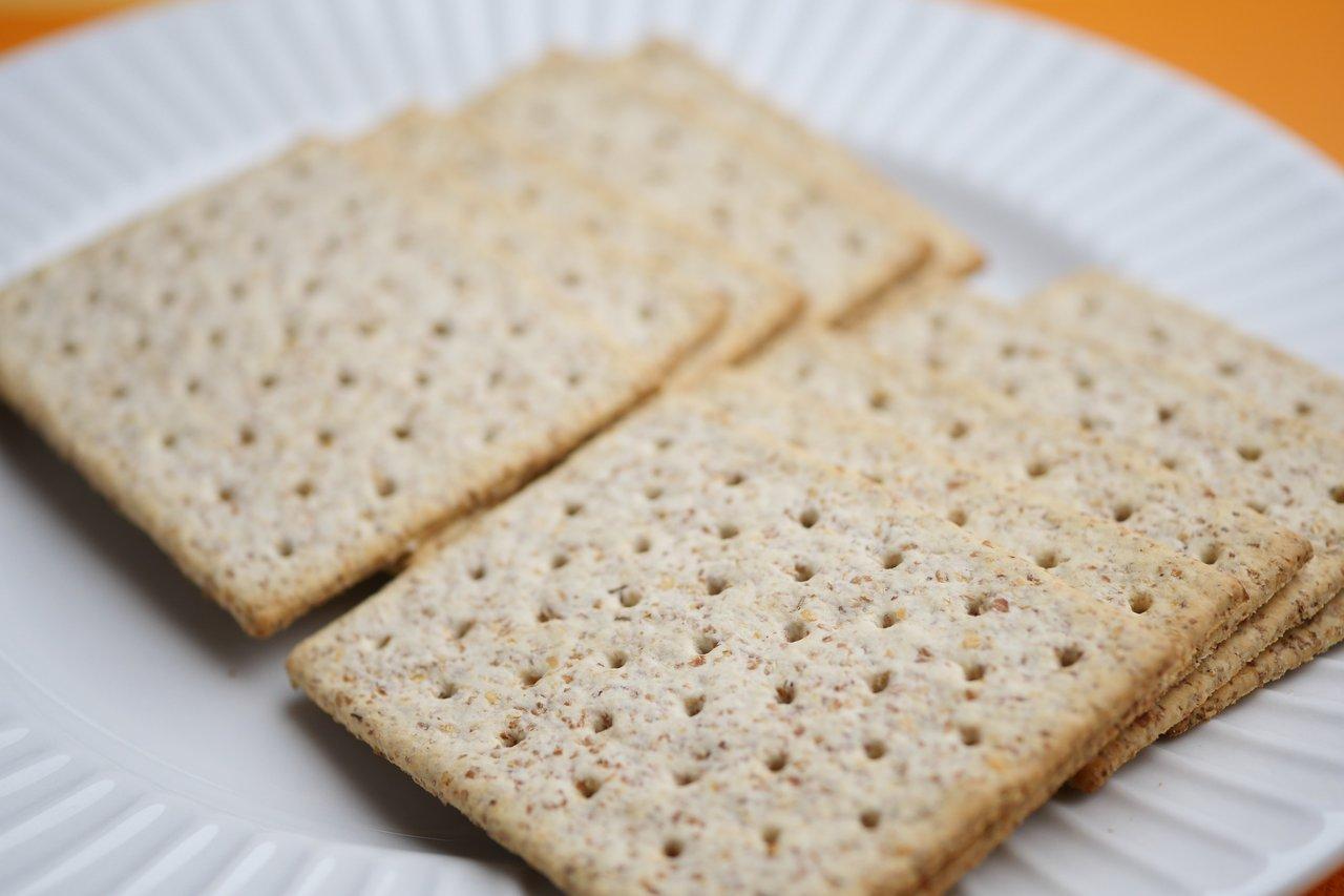 Top 5 crackers sans gluten pour collation rapide au bureau en 2026