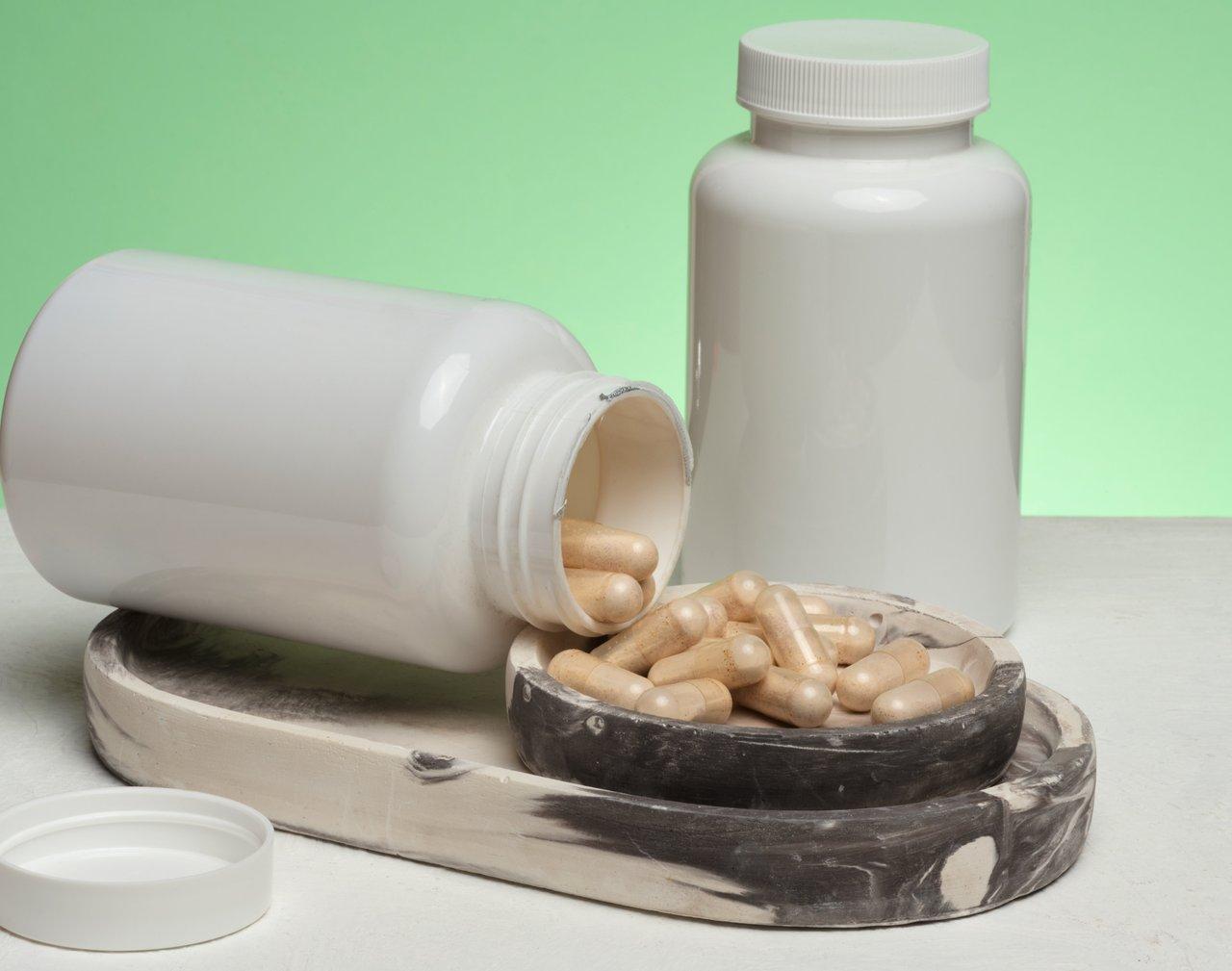 Boîte de magnésium bisglycinate pour soutenir la fatigue intense, avec capsules et dose journalière recommandée.