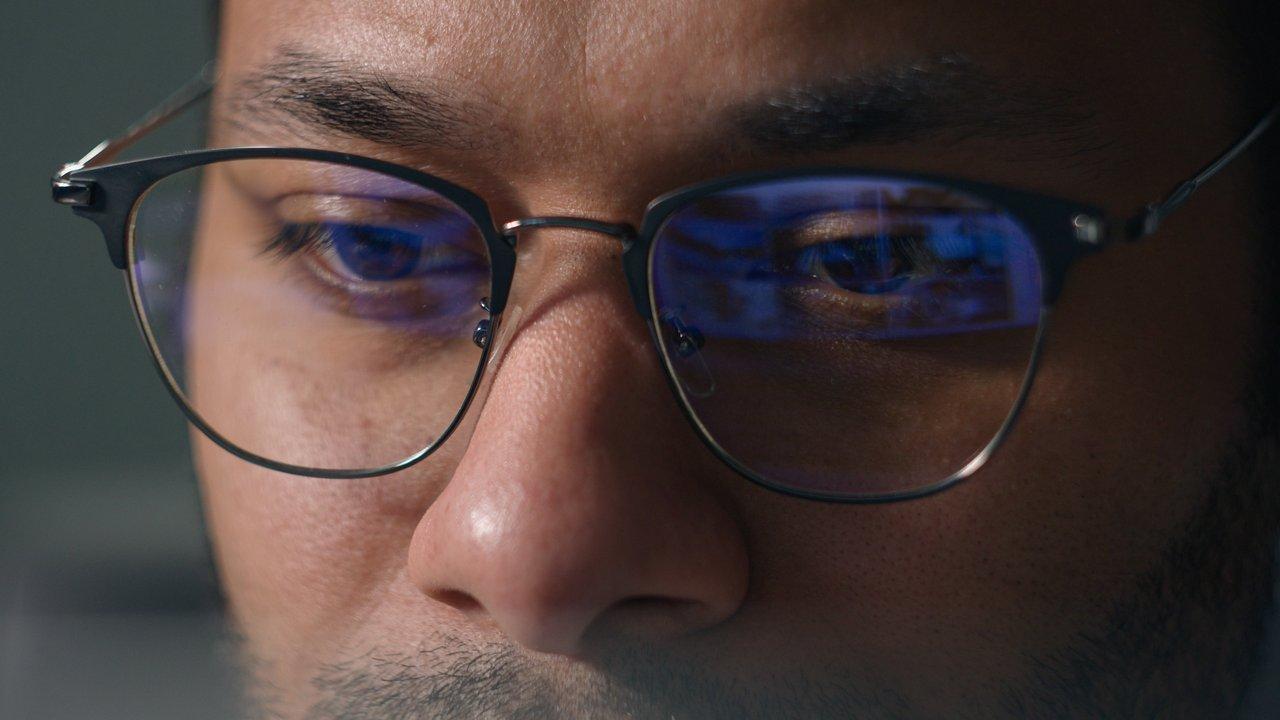 Lunettes anti-lumière bleue pour protéger vos yeux lors de l'utilisation d'un écran d’ordinateur.