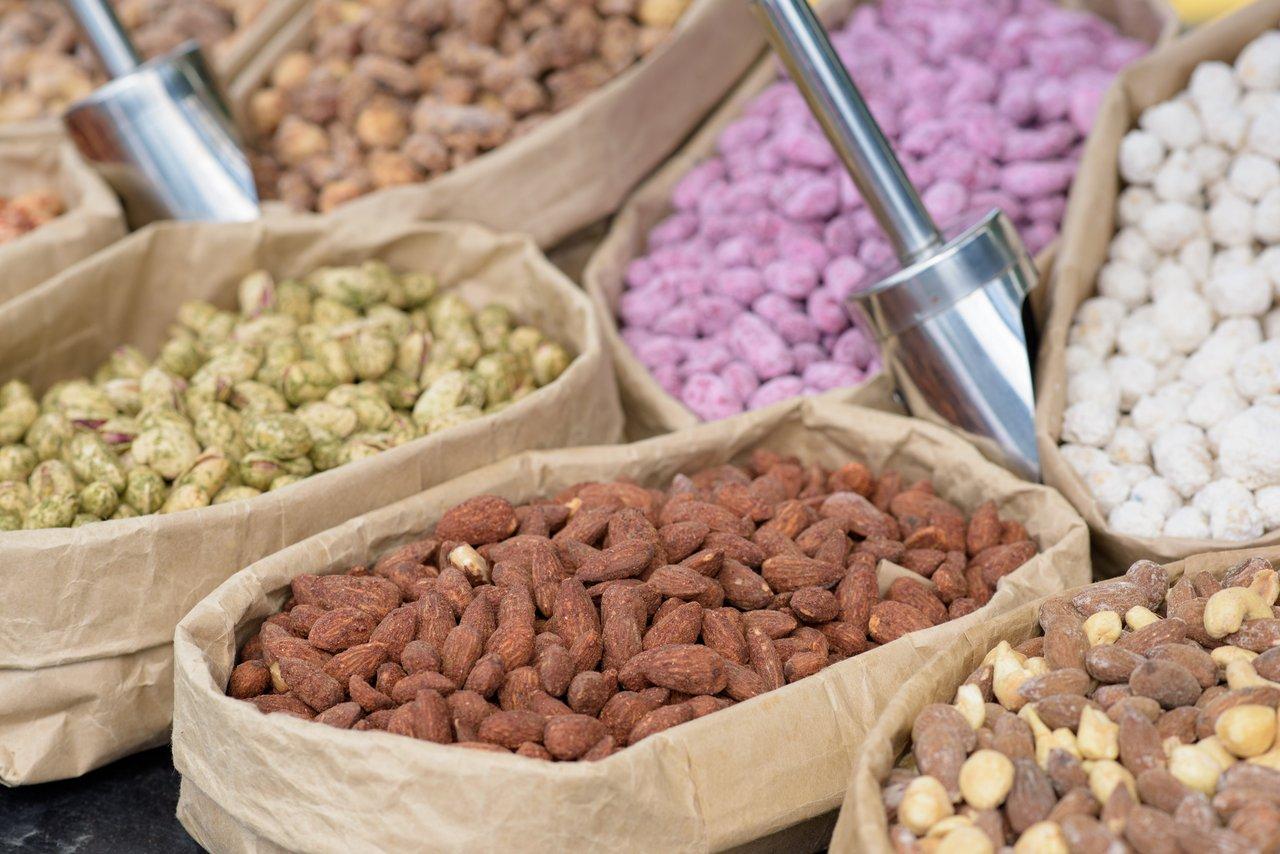 Mélanges oléagineux bio en vrac avec emballages recyclables, une option saine et écologique.