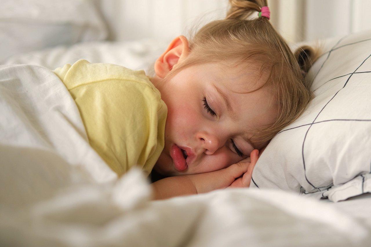 Une routine de coucher paisible favorise un sommeil optimal malgré le changement d’heure au printemps 2026.